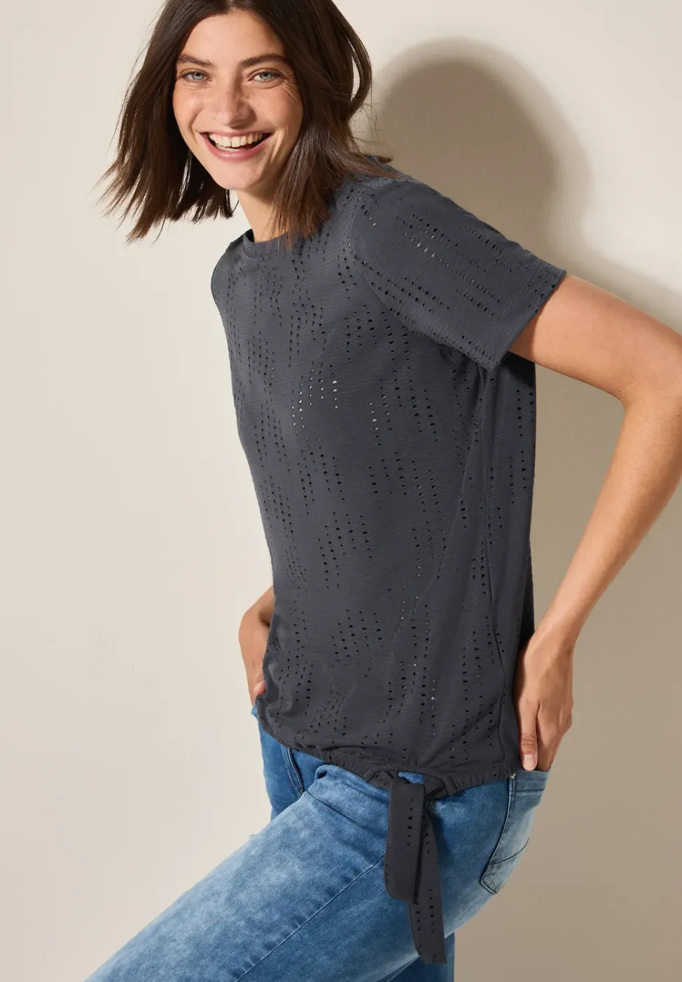 Strukturshirt mit Lochmuster