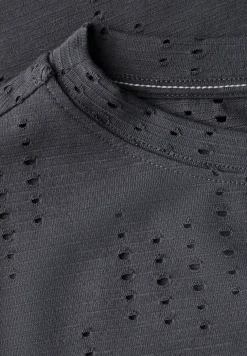 Strukturshirt mit Lochmuster