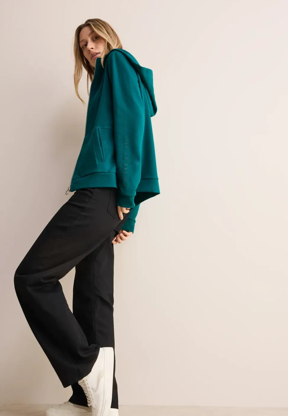 Sweatjacke mit Kapuze
