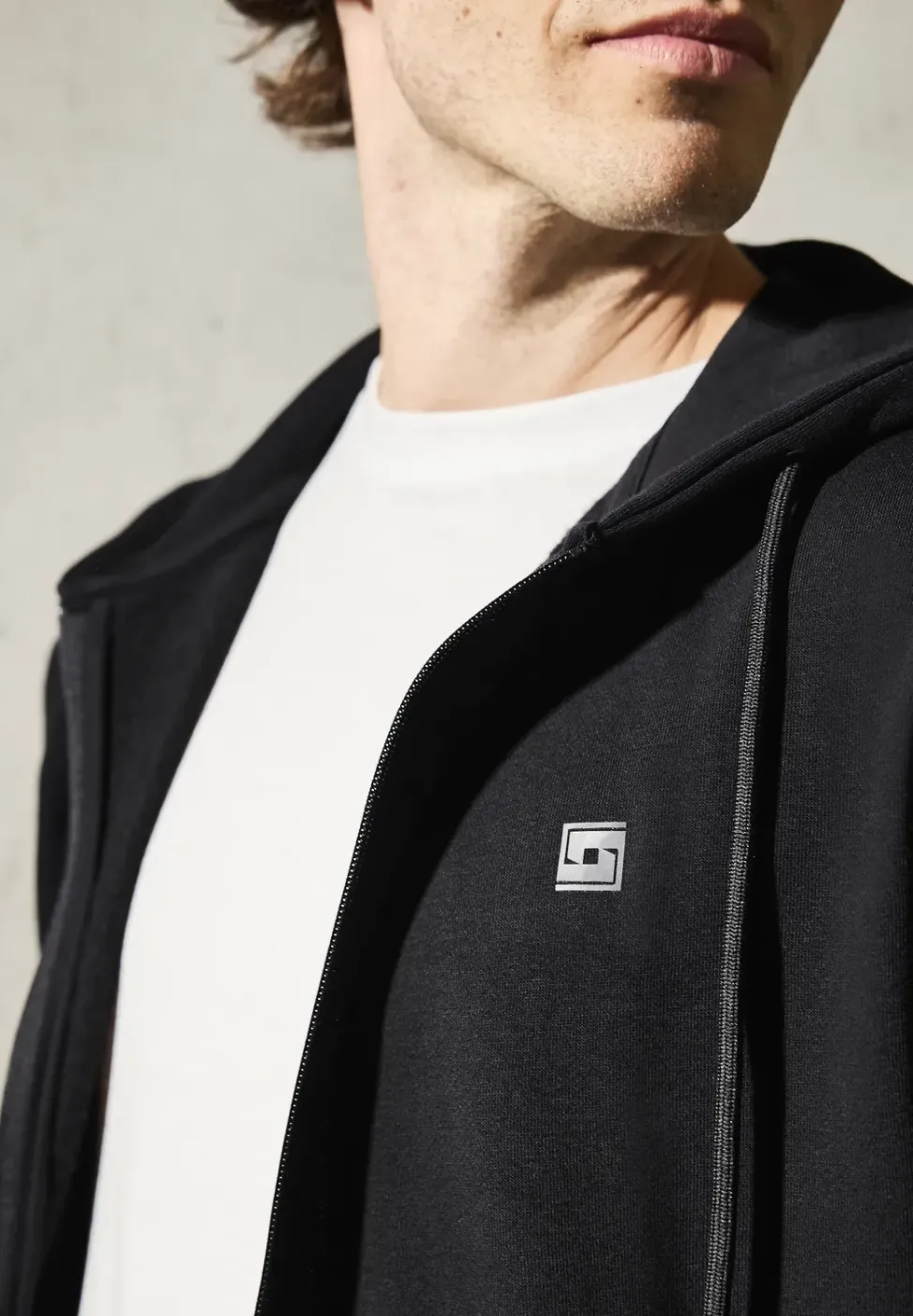 Sweatjacke mit Kapuze