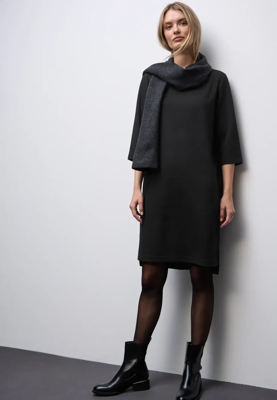 Sweat-Kleid mit Schlitzen