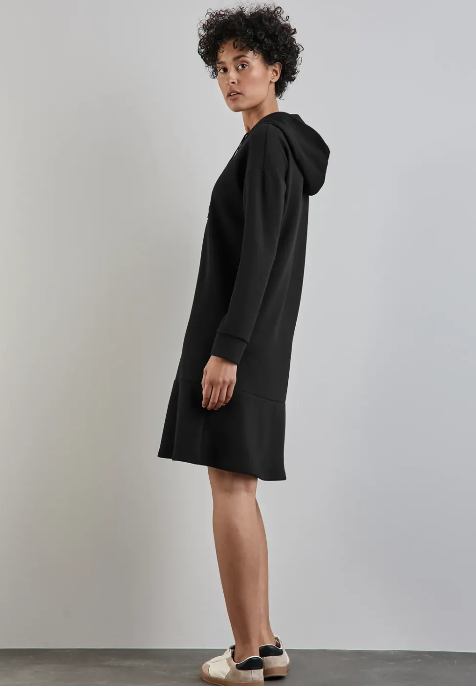 Sweatkleid mit Volant