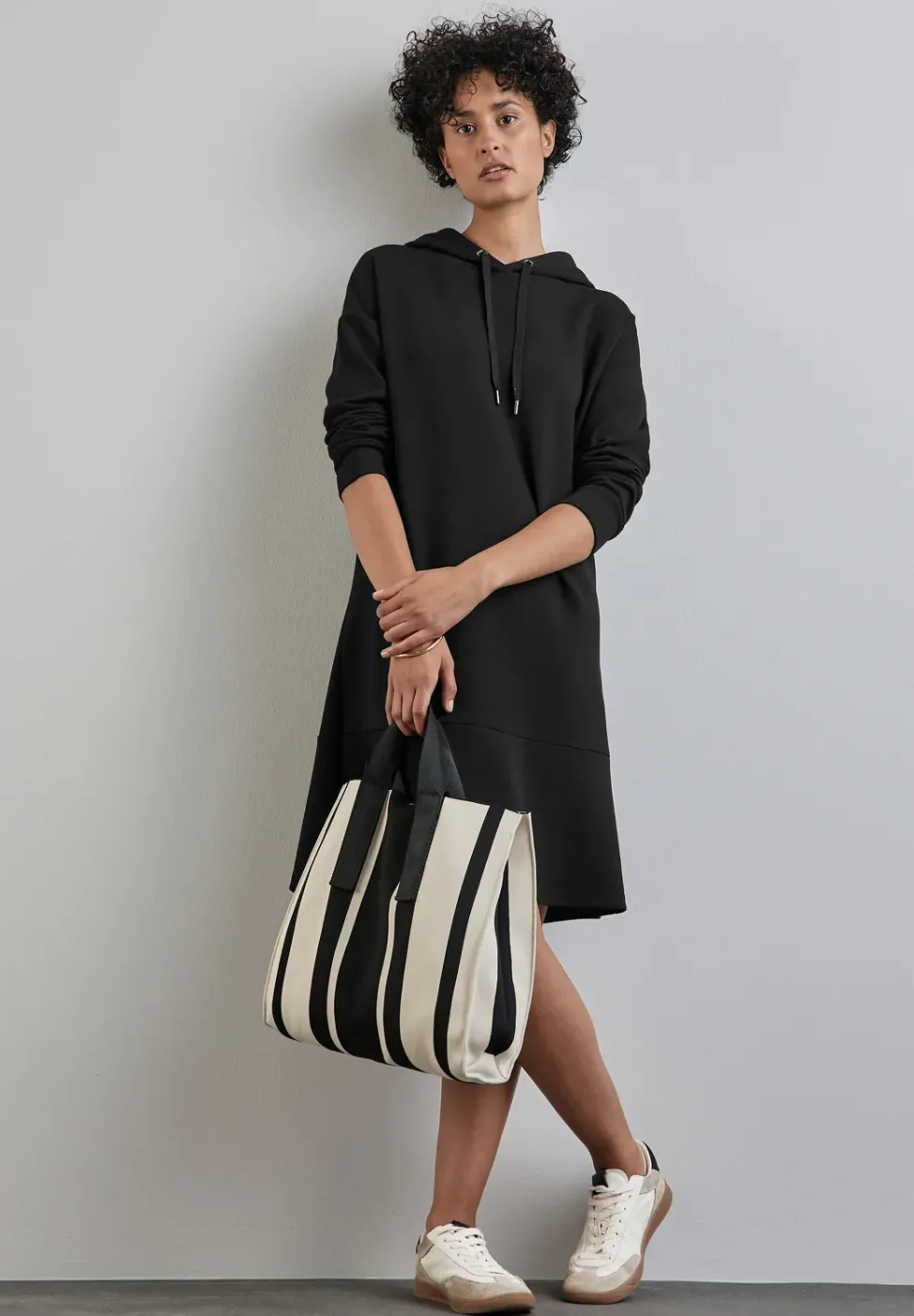 Sweatkleid mit Volant
