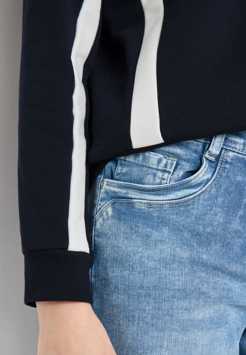Sweatshirt mit Colorblock Details