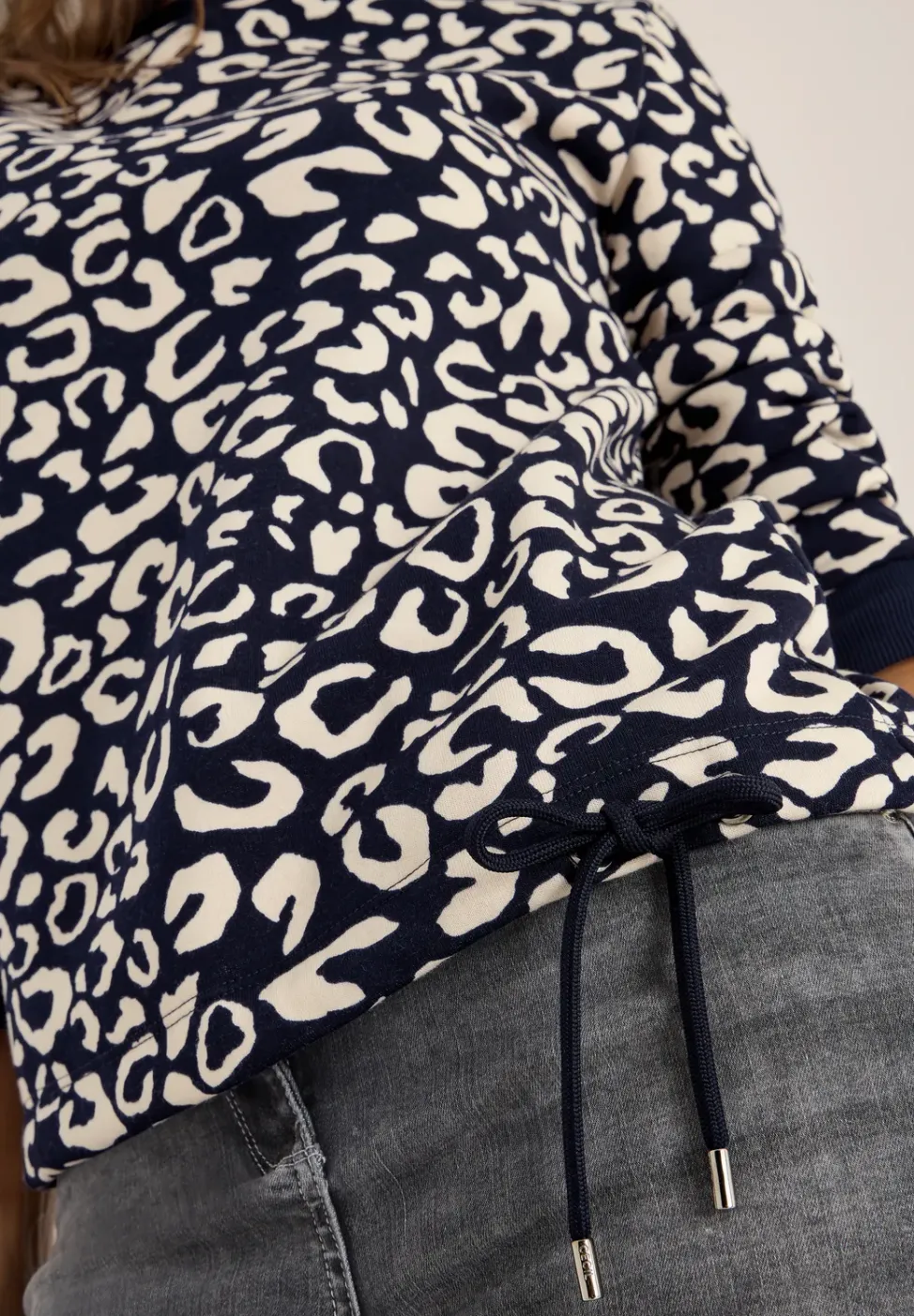 Sweatshirt mit Leo-Muster