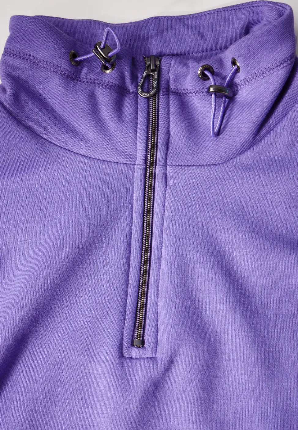 Sweatshirt mit Stickerei