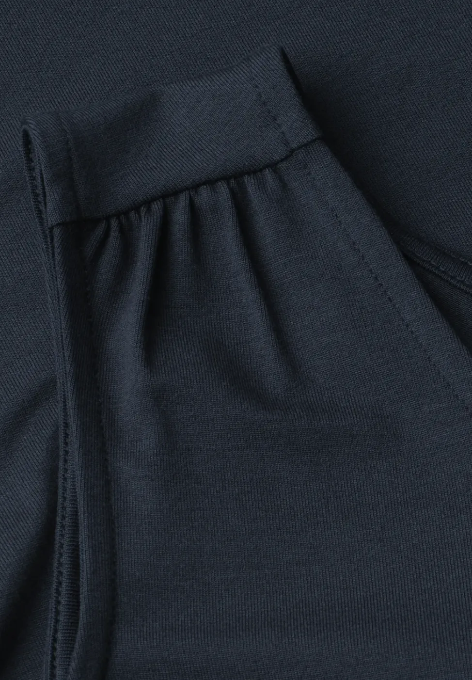 Top aus Jersey mit Elastiksaum