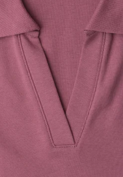 Top in Rippstruktur mit Polokragen
