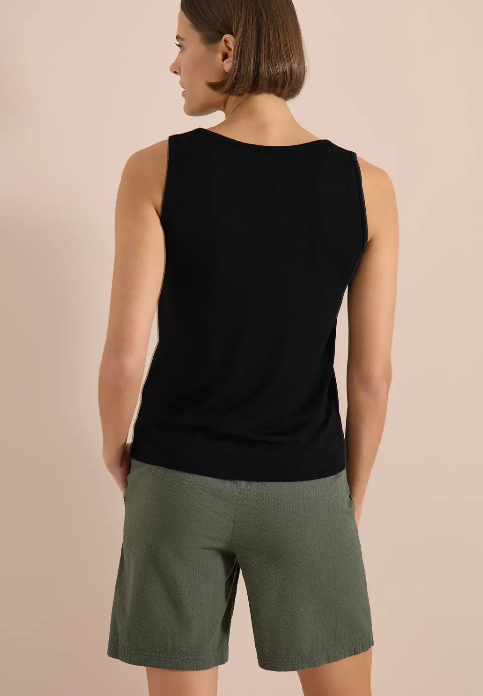Top mit gerundetem V-Neck und Flechtdetail