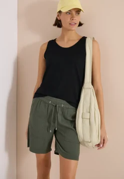 Top mit gerundetem V-Neck und Flechtdetail