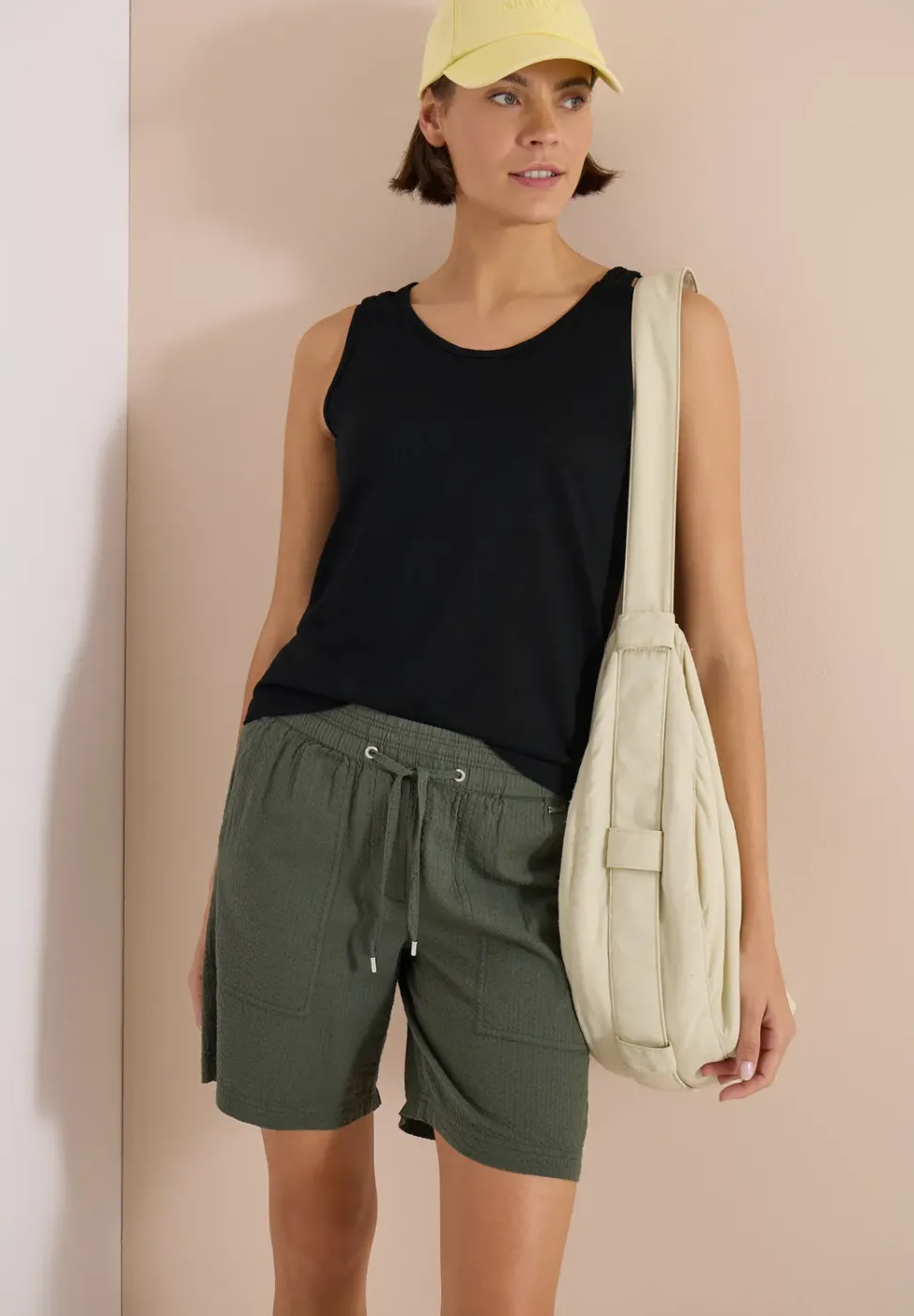 Top mit gerundetem V-Neck und Flechtdetail