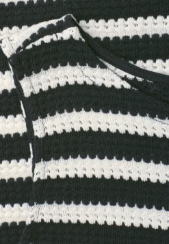 Top mit Streifen im Strick-Look