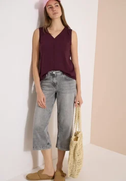 Top mit V-Neck und Crochet-Tape