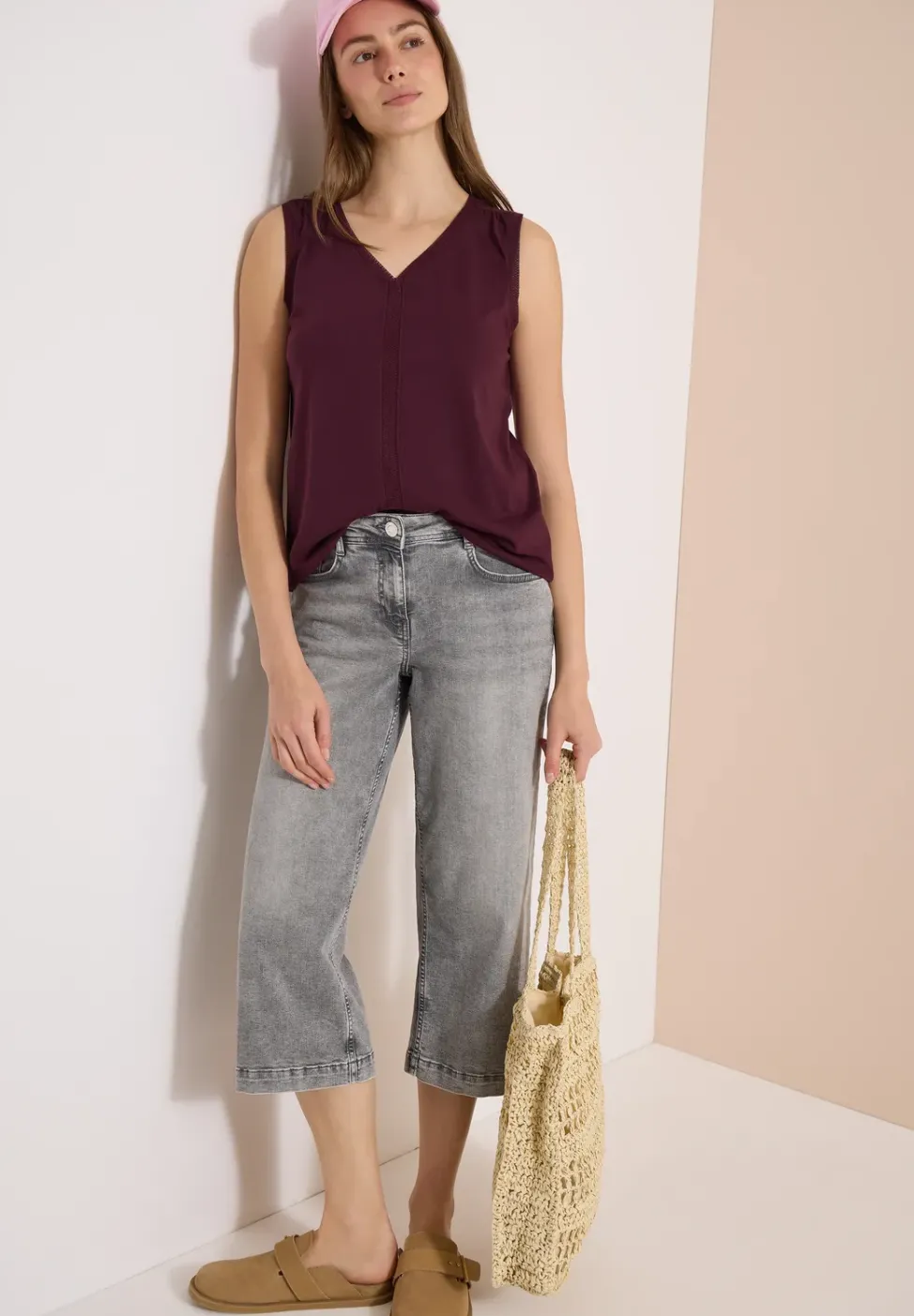 Top mit V-Neck und Crochet-Tape