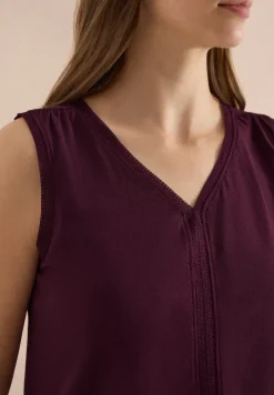 Top mit V-Neck und Crochet-Tape