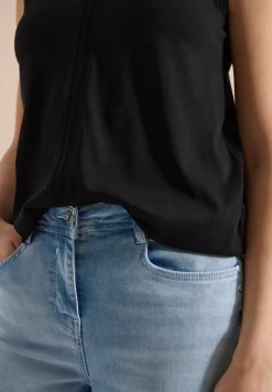 Top mit V-Neck und Crochet-Tape