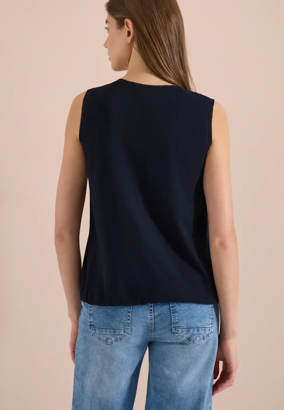 Top mit V-Neck und Crochet-Tape