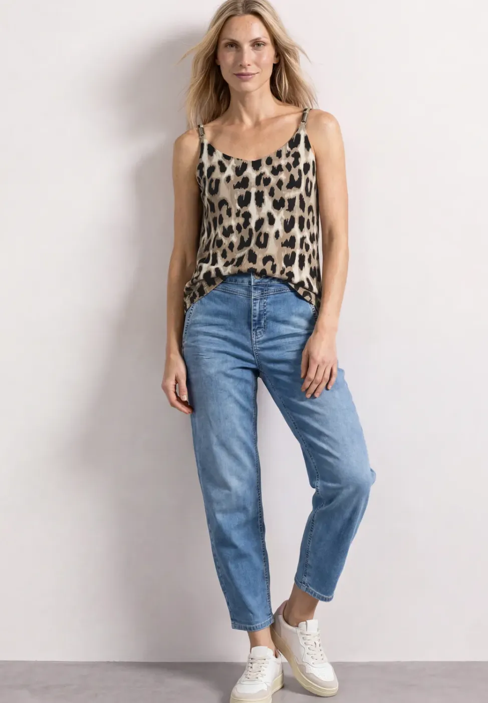 Top mit V-Neck und Deko-Detail