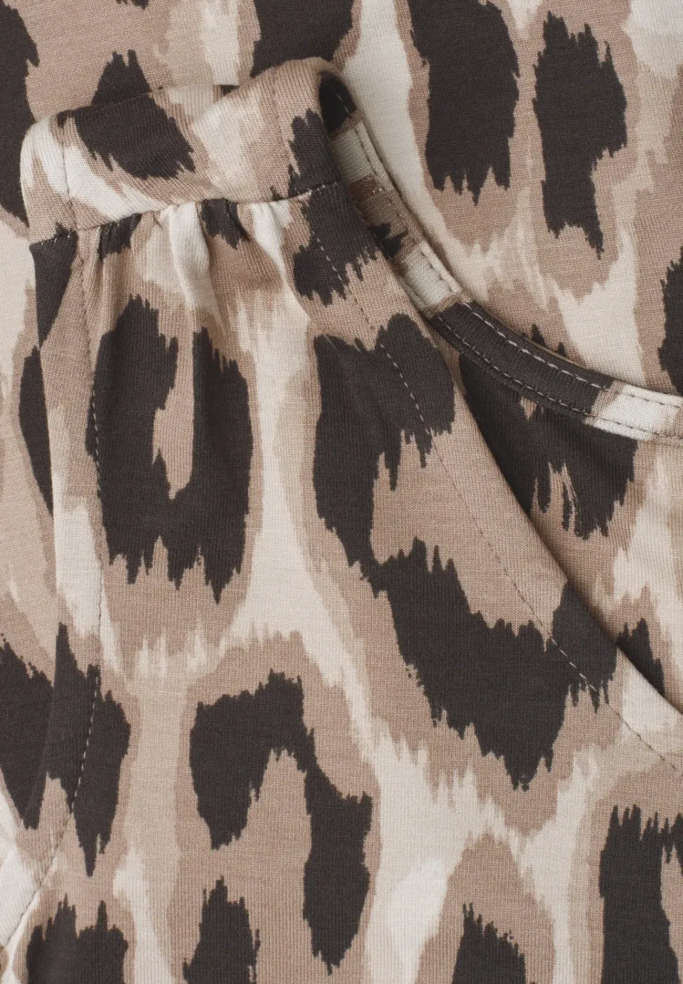 Top mit V-Neck und Elastiksaum