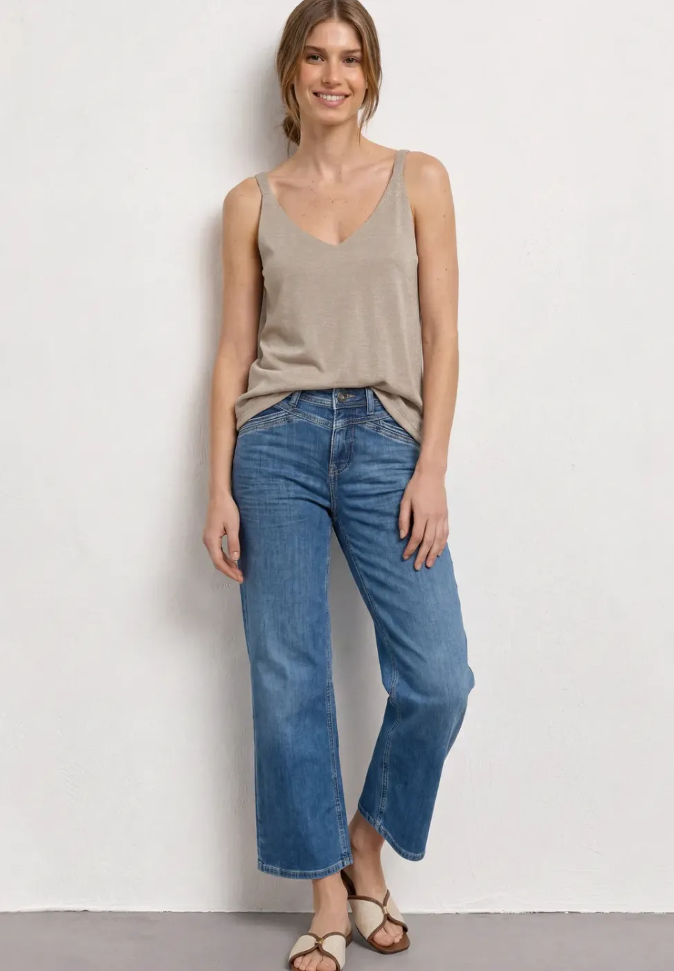 Top mit V-Neck und Glitzerdetails