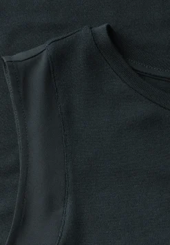 Top mit Chiffondetails