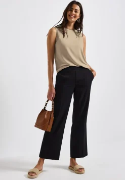 Top mit Chiffondetails