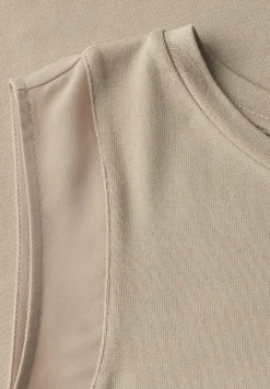 Top mit Chiffondetails