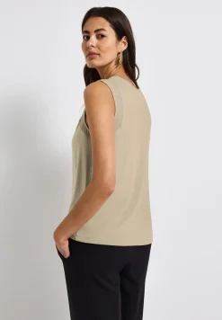 Top mit Chiffondetails