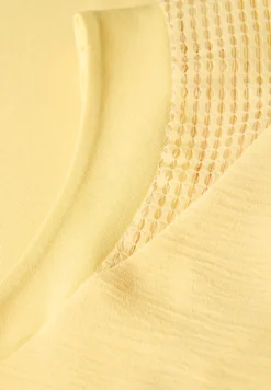 Top mit Mesh-Details