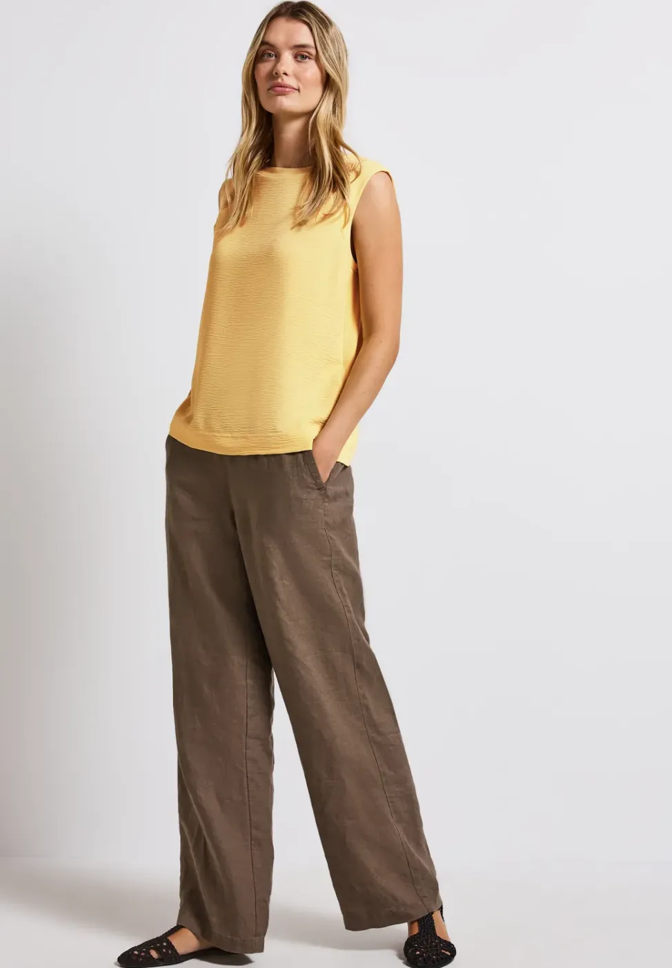 Top mit Mesh-Details
