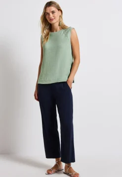 Top mit Mesh-Details