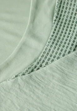 Top mit Mesh-Details