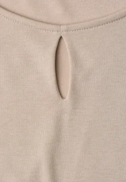 Top mit Rundhals und Cut-Out-Detail