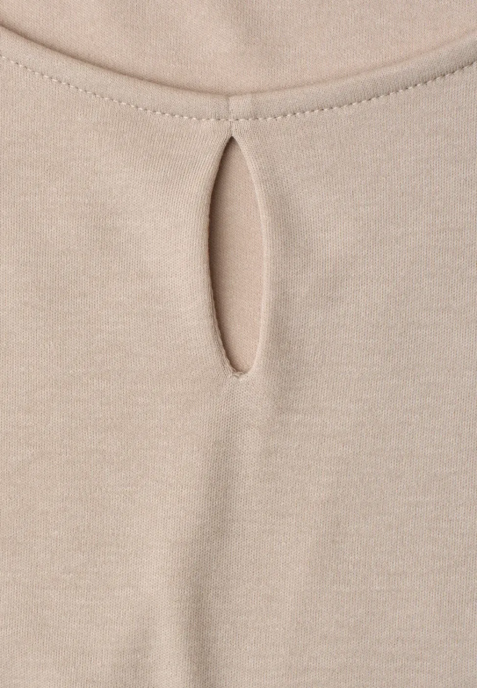 Top mit Rundhals und Cut-Out-Detail
