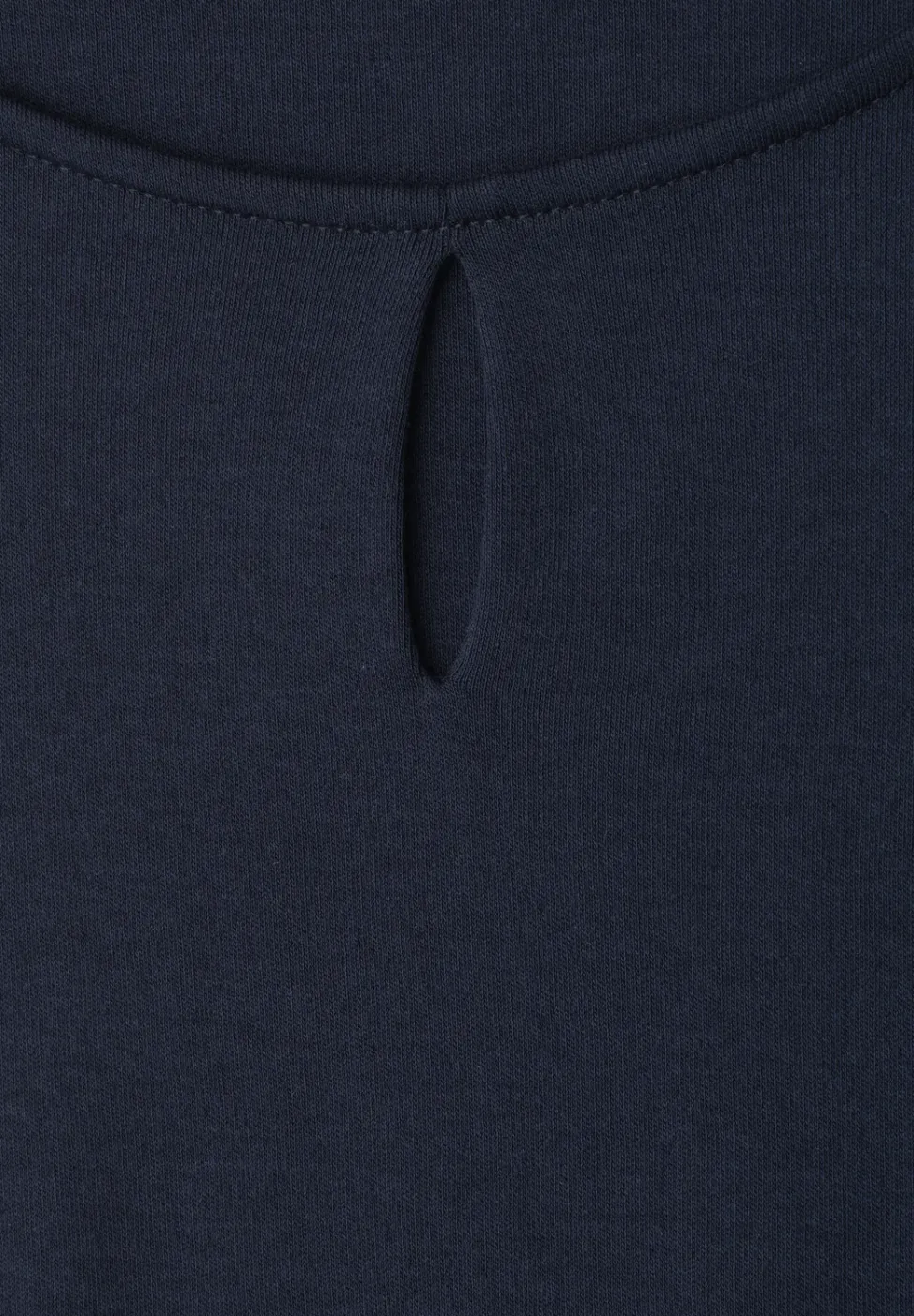 Top mit Rundhals und Cut-Out-Detail