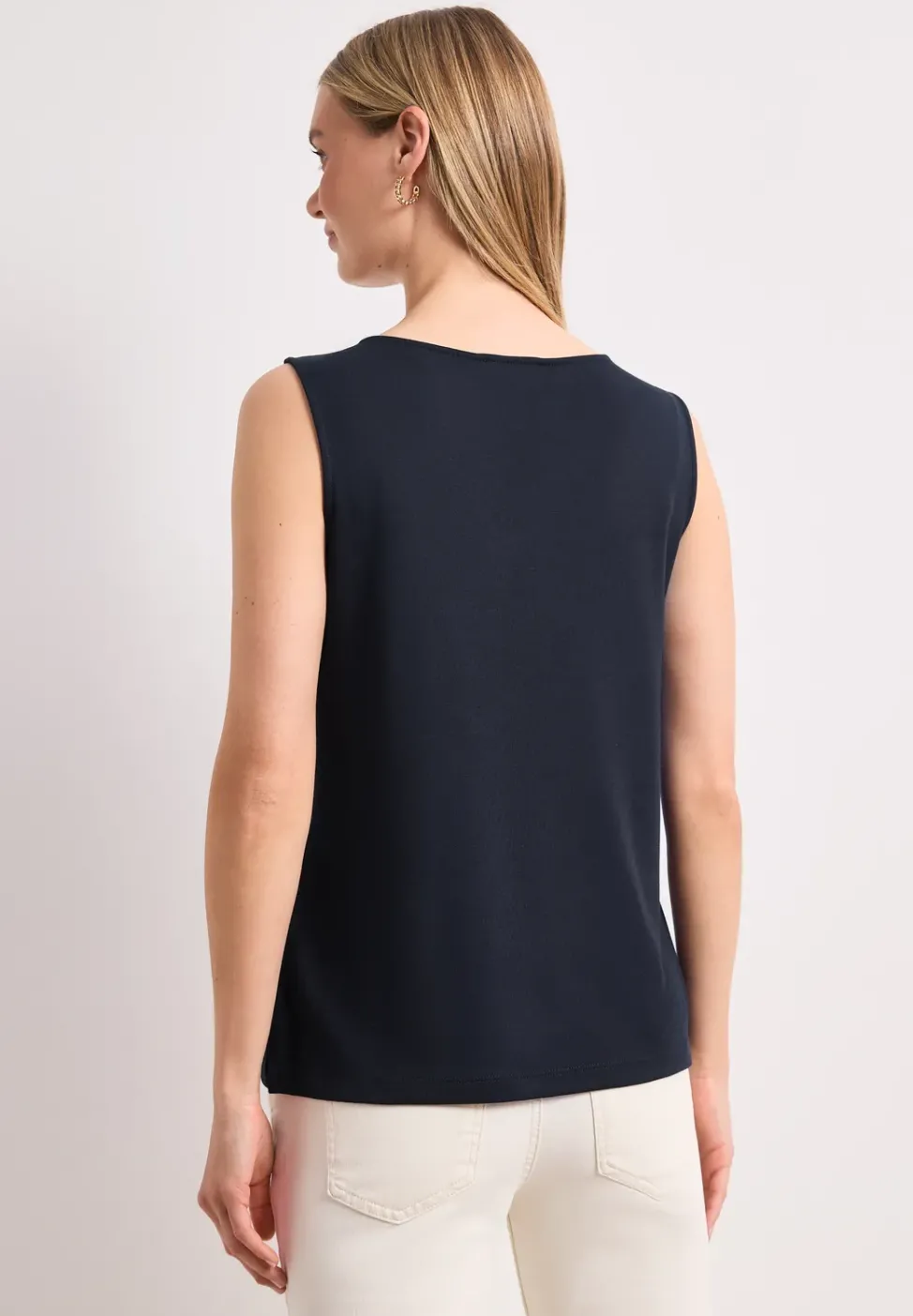 Top mit Rundhals und Cut-Out-Detail