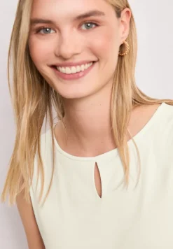 Top mit Rundhals und Cut-Out-Detail