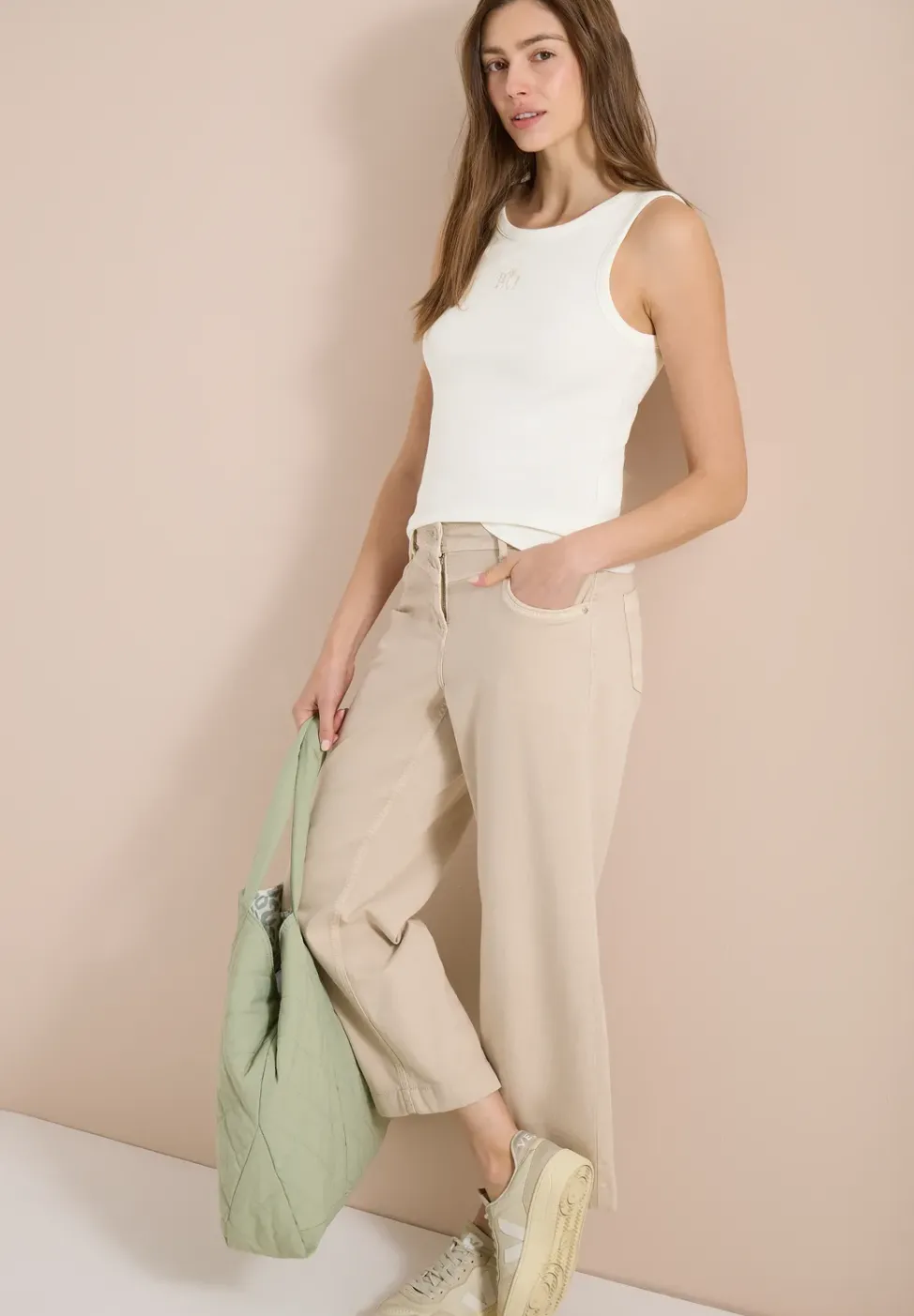Top mit Rundhals und Embroidery-Detail