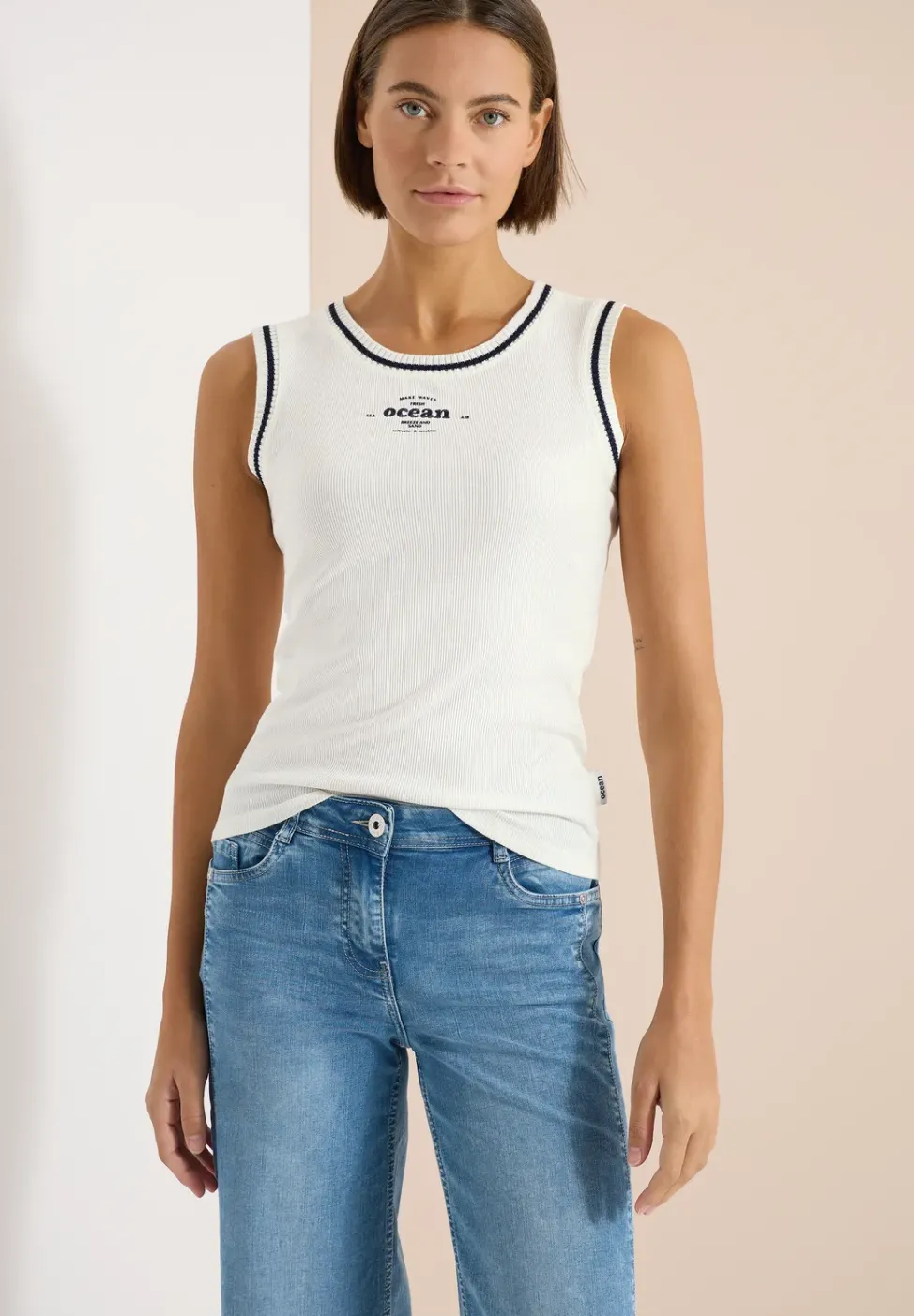 Top mit Rundhals und Kontrastdetails