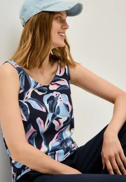 Top mit Smok-Details