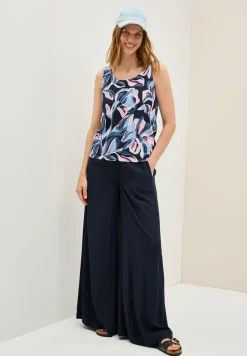 Top mit Smok-Details