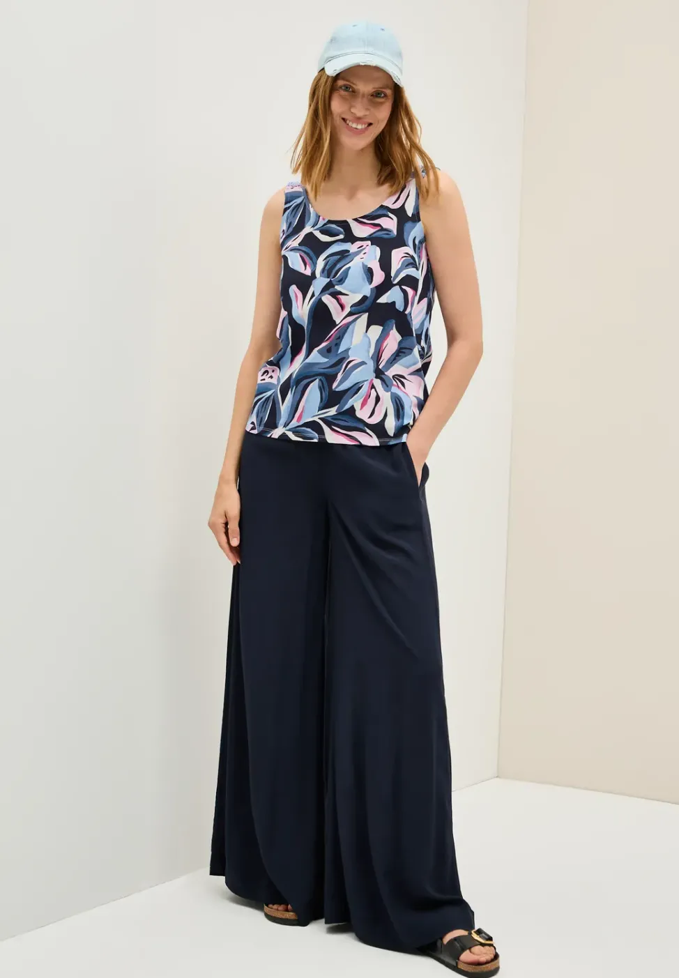 Top mit Smok-Details