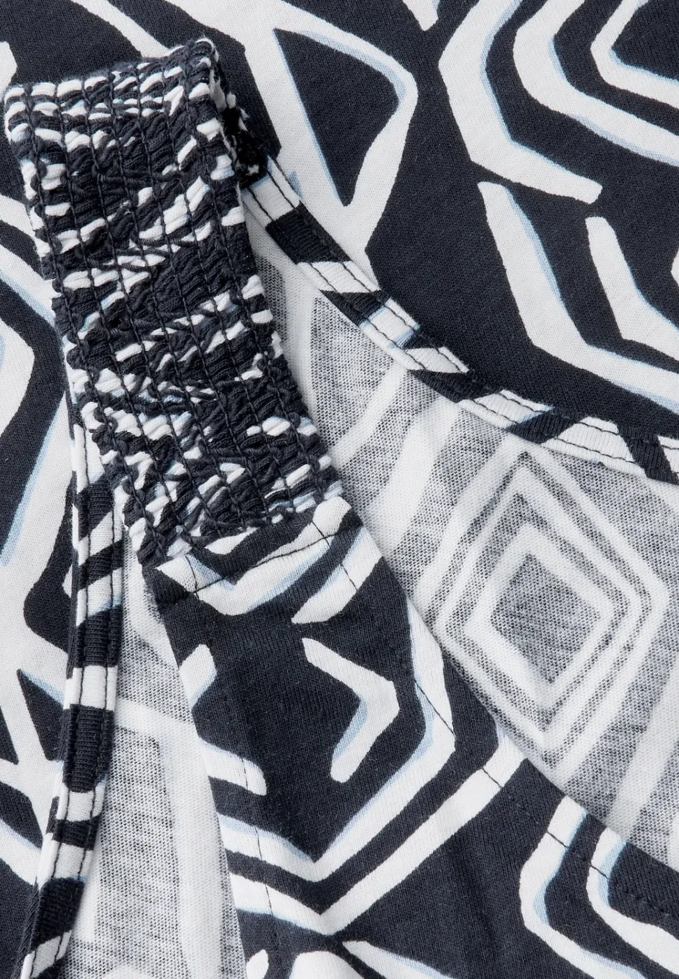 Top mit Smok-Details