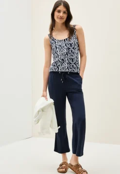 Top mit Smok-Details