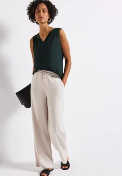 Top mit Split Neck
