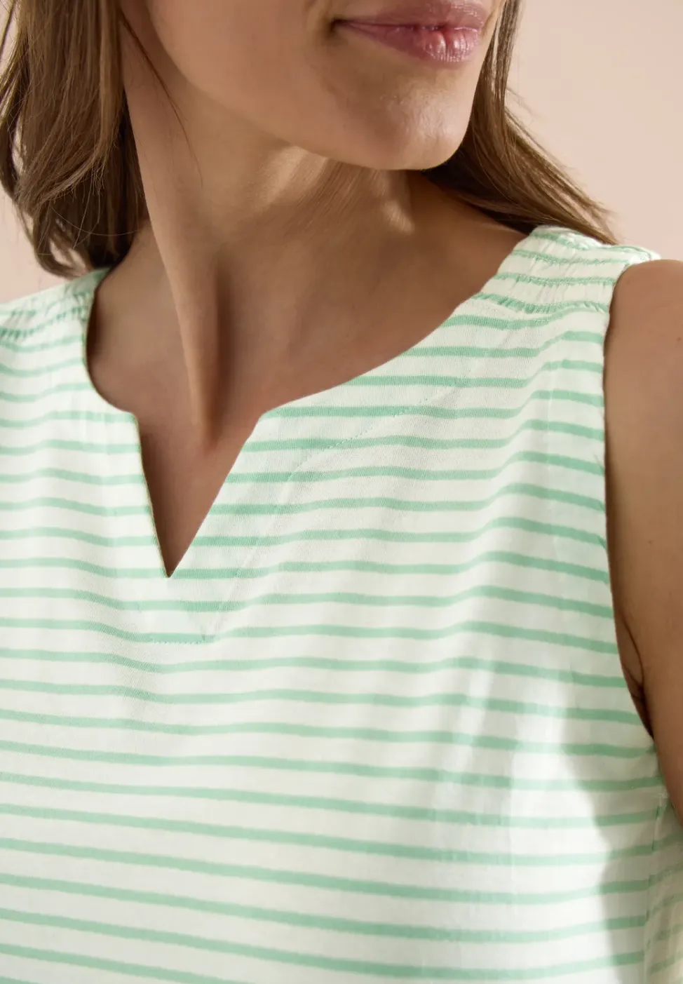 Top mit Split Neck und Streifen