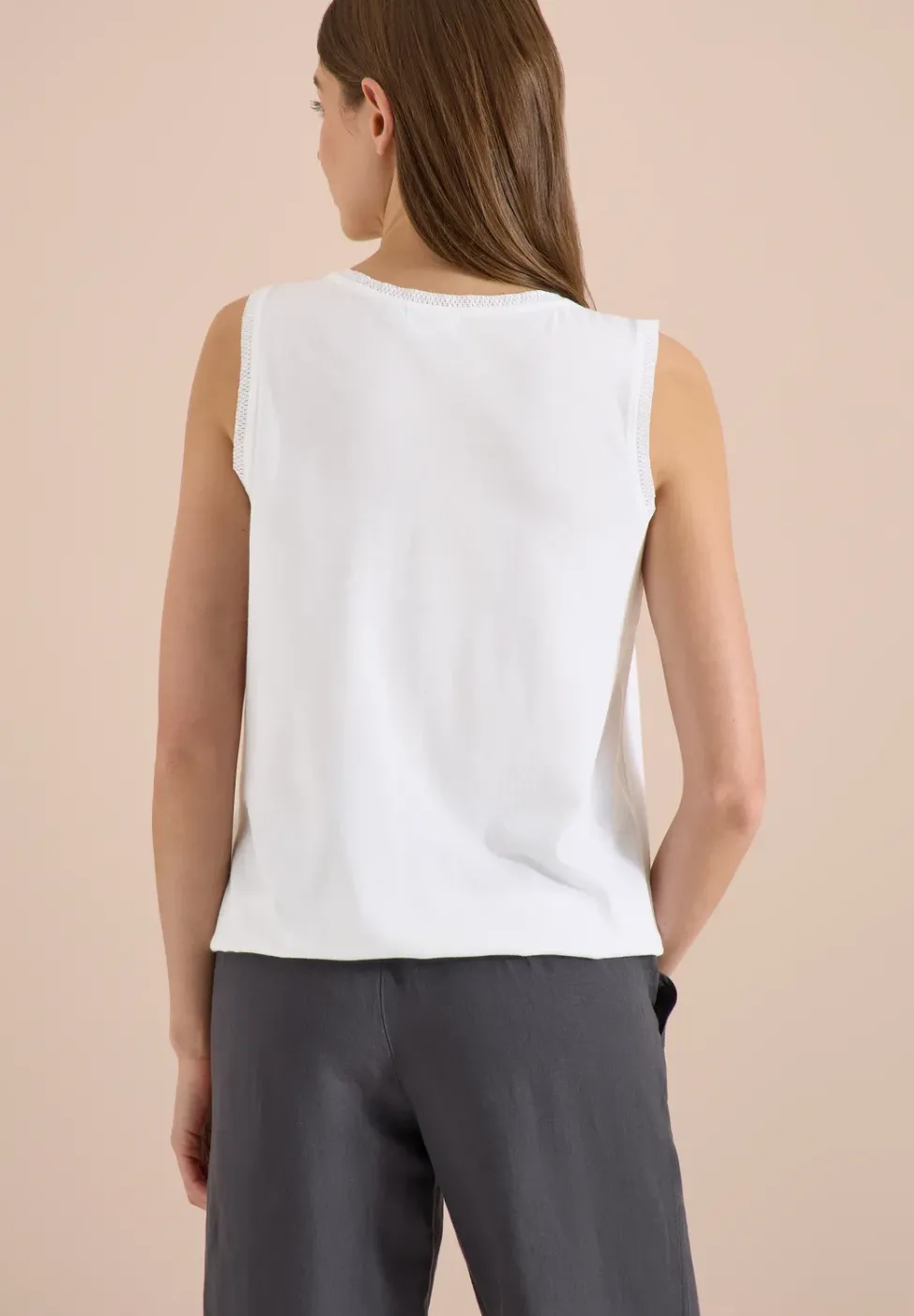 Top mit V-Neck und Crochet-Tape