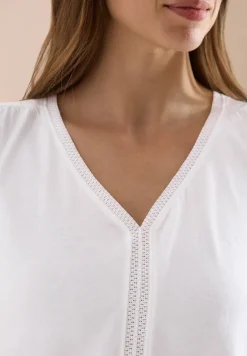 Top mit V-Neck und Crochet-Tape