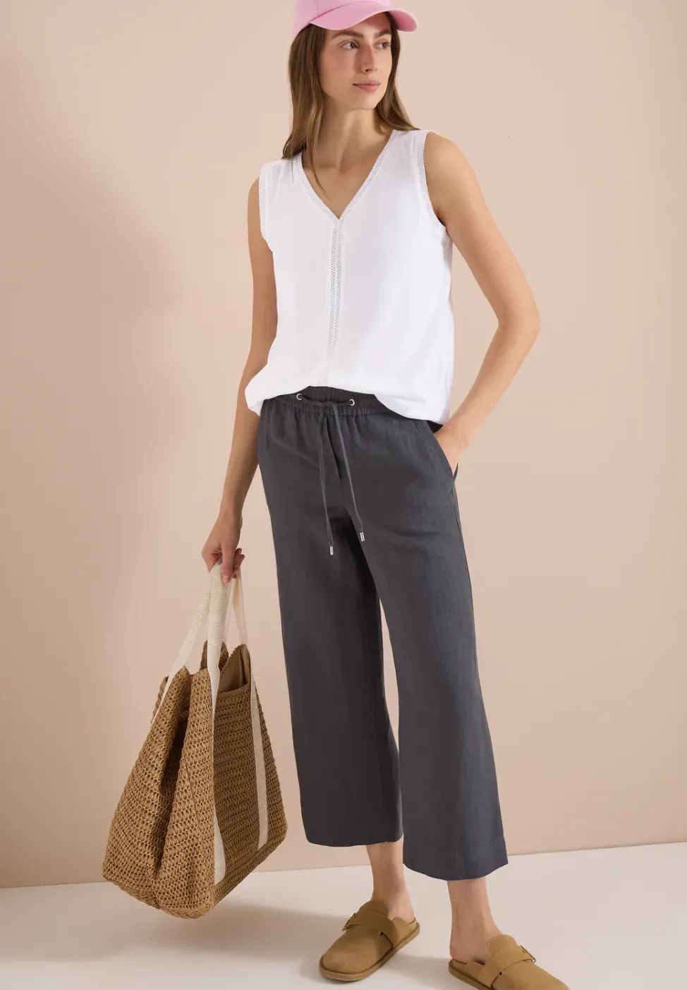 Top mit V-Neck und Crochet-Tape