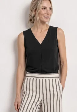 Top mit V-Neck und Crochet-Tape